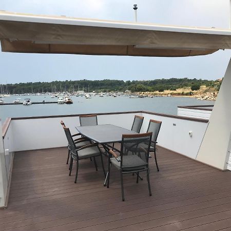 Floating House Varoni Πούλα Εξωτερικό φωτογραφία