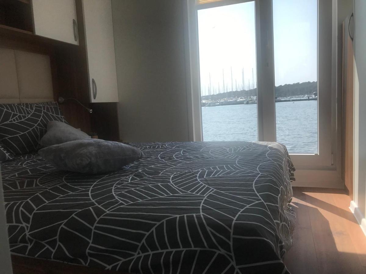 Floating House Varoni Πούλα Εξωτερικό φωτογραφία