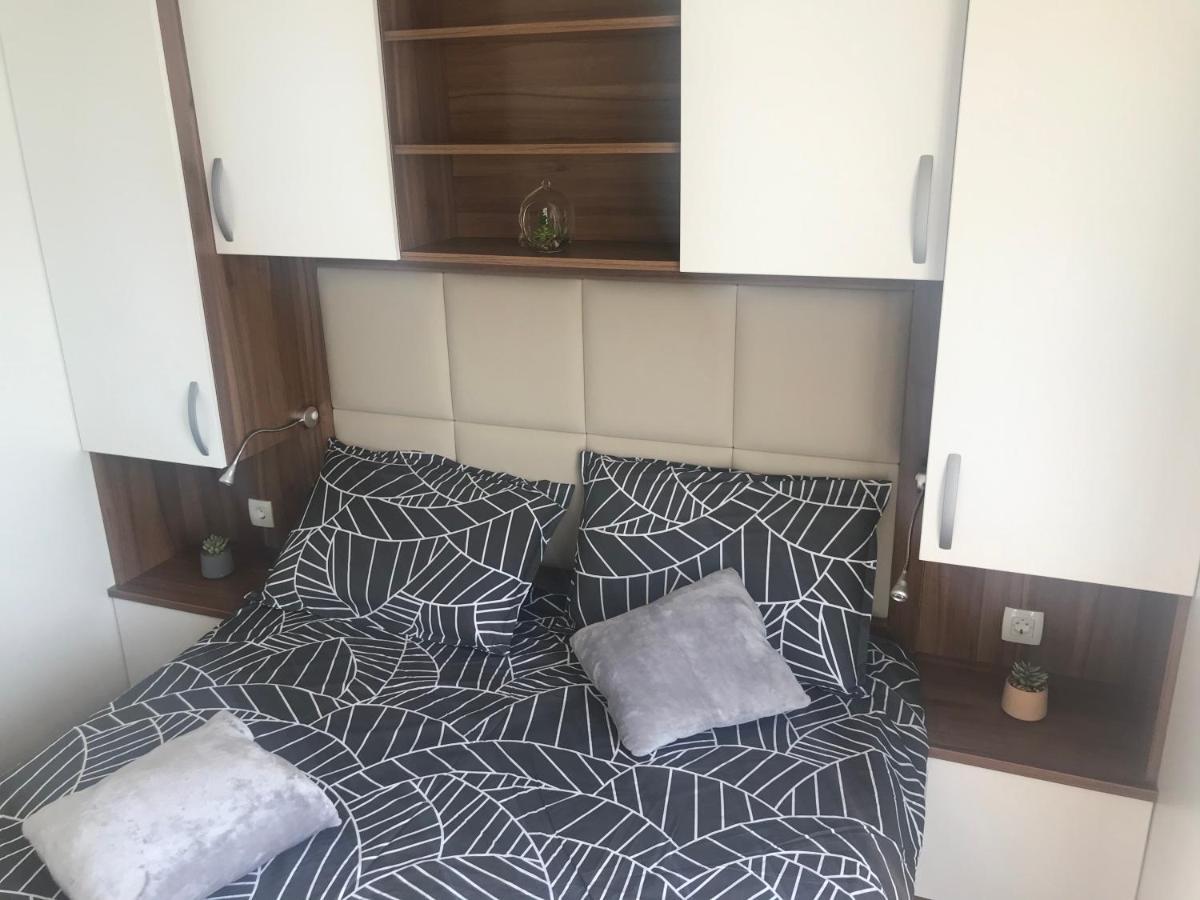 Floating House Varoni Πούλα Εξωτερικό φωτογραφία