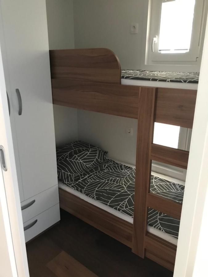 Floating House Varoni Πούλα Εξωτερικό φωτογραφία