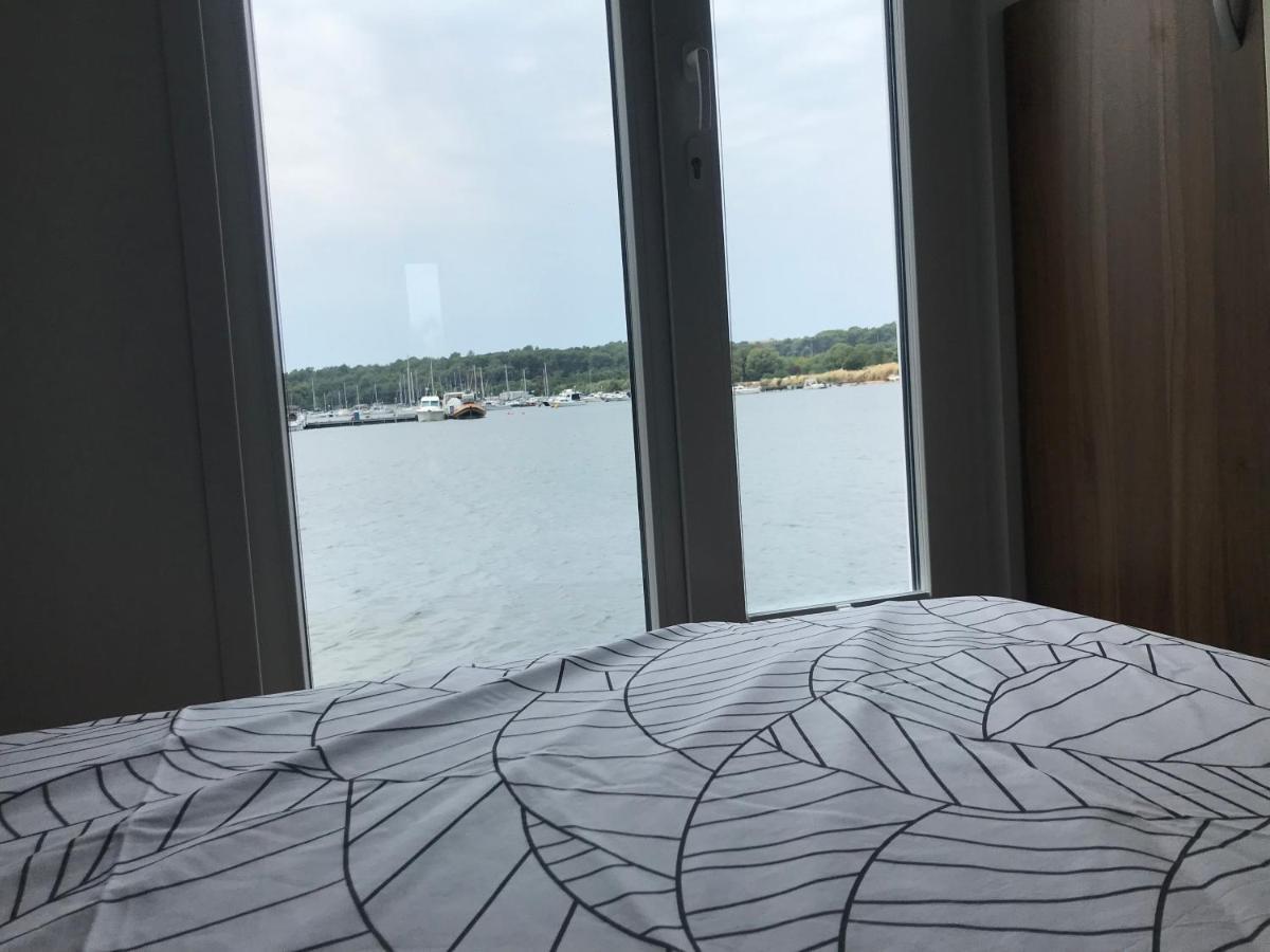 Floating House Varoni Πούλα Εξωτερικό φωτογραφία