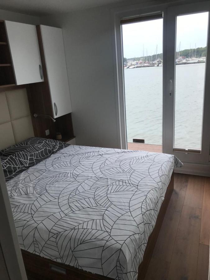 Floating House Varoni Πούλα Εξωτερικό φωτογραφία